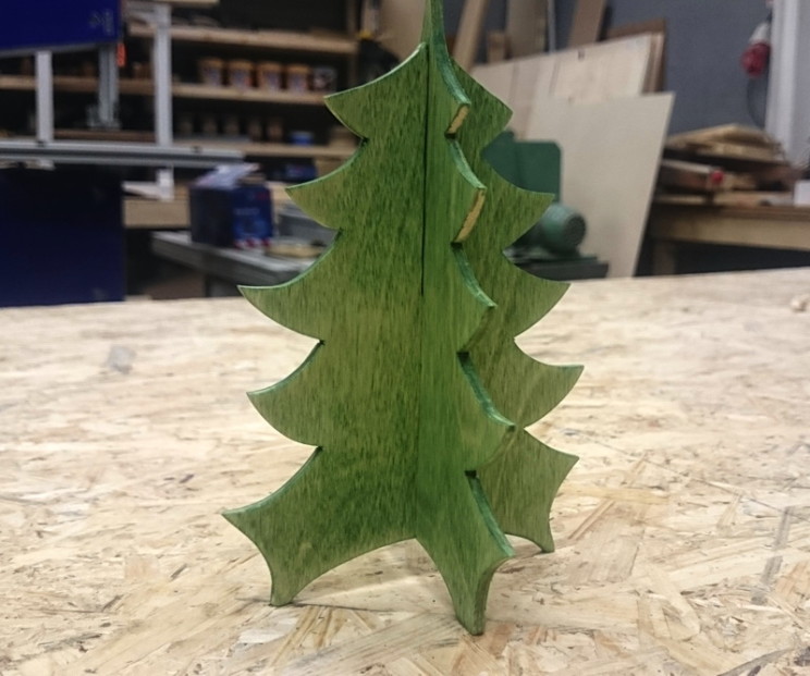 izDereva.by делаем елочку своими руками в столярной мастерской